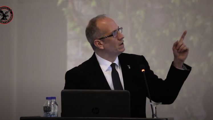 Prof. Dr. Ömer Lütfi Tapısız, Anadolu Beşiktaşlılar Derneği tarafından düzenlenen organizasyonda rahim ağzı kanseri hakkında bilgi verdi.